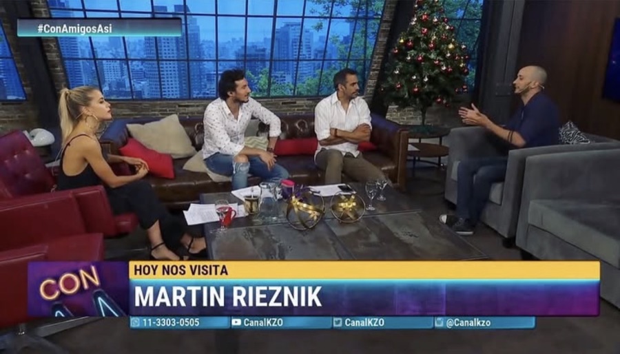 Martín Rieznik dando una charla